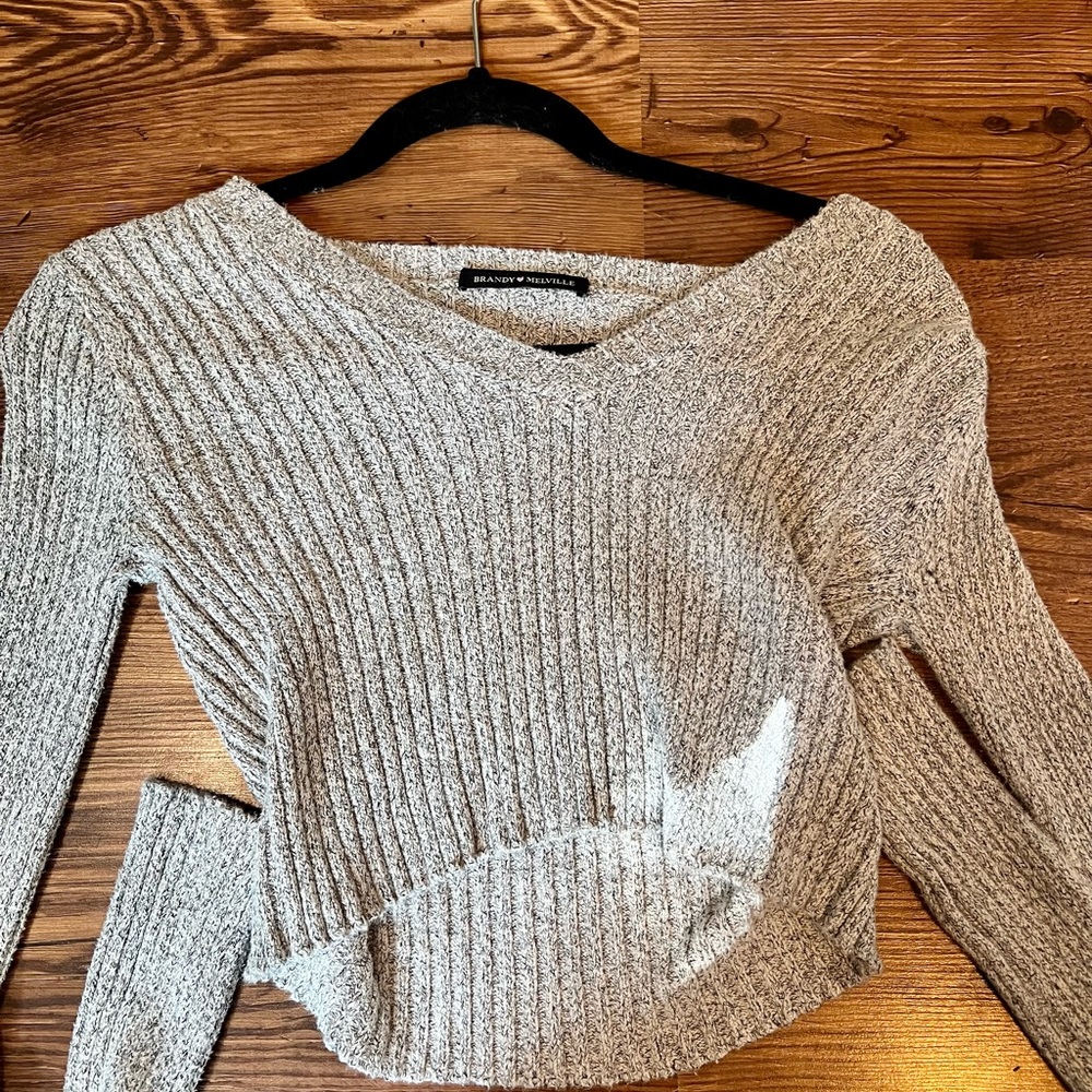grey brandy melville cropped sweater